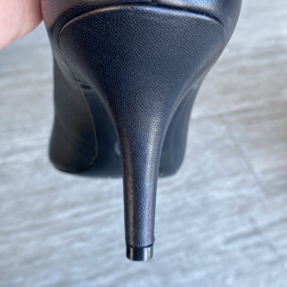MK black leather pumps NWOT - Picture 6 of 6